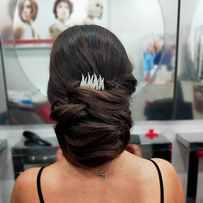 Peinado y recogido de novia con velo, realizado en salón